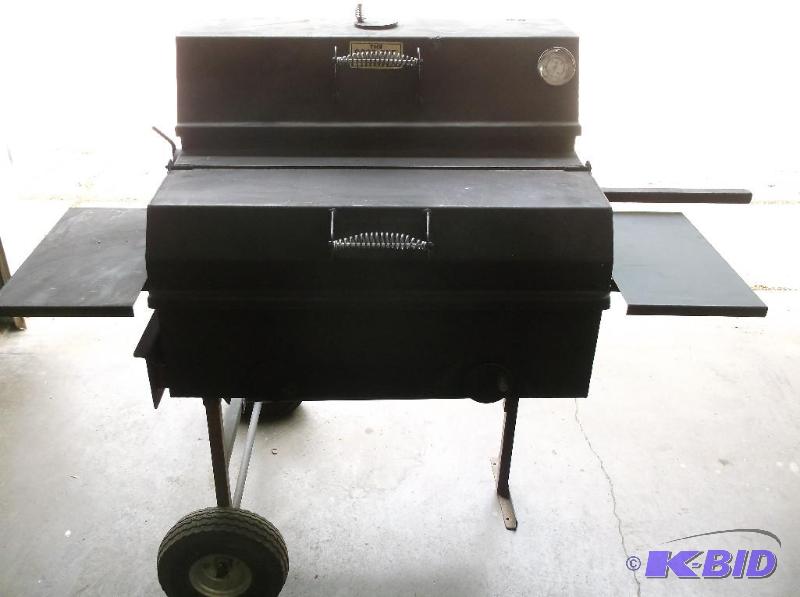 lot 3 image: Used &quotGood-One" Smoker Gr...