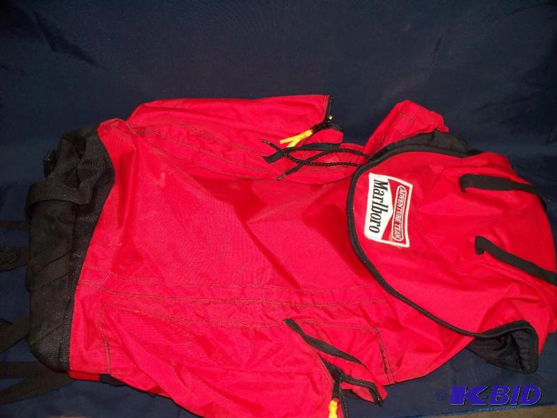 lot 30 image: MARLBORO BACK PACKDUFFLE BAG (LOOK...