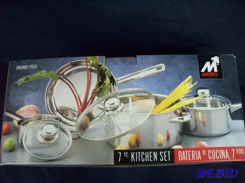 lot 31 image: 7 PIECE KITCHEN SET (LOOKS NEW)...