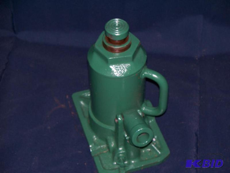 lot 45 image: 12 TON HYDRAULIC BOTTLE JACK "...