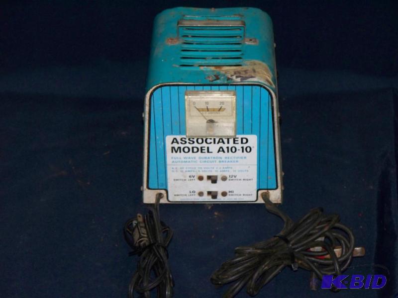 lot 46 image: VINTAGE 6V-12V BATTERY CHARGER &quo...