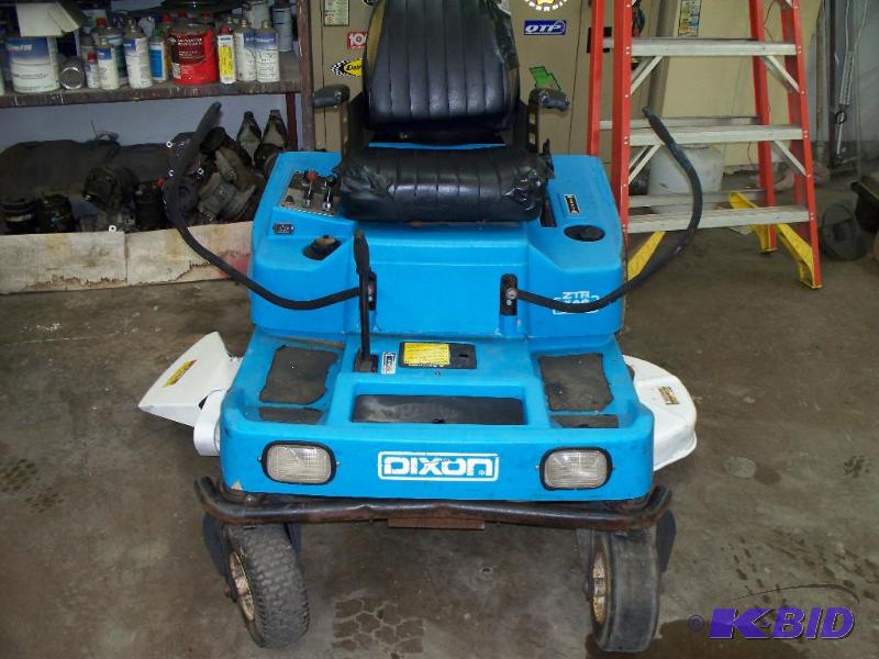 lot 7 image: Dixon -0- Turn Mower #502 46 inch c...