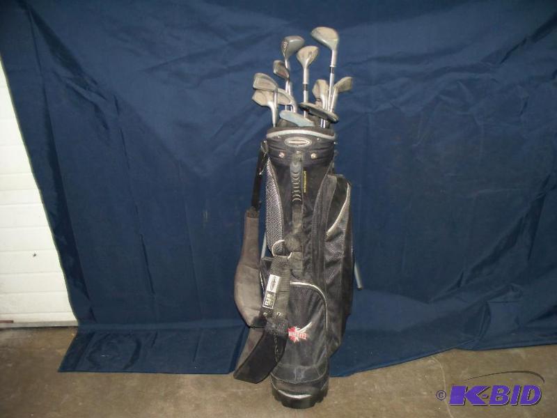 lot 70 image: SET OF GOLF CLUBS...