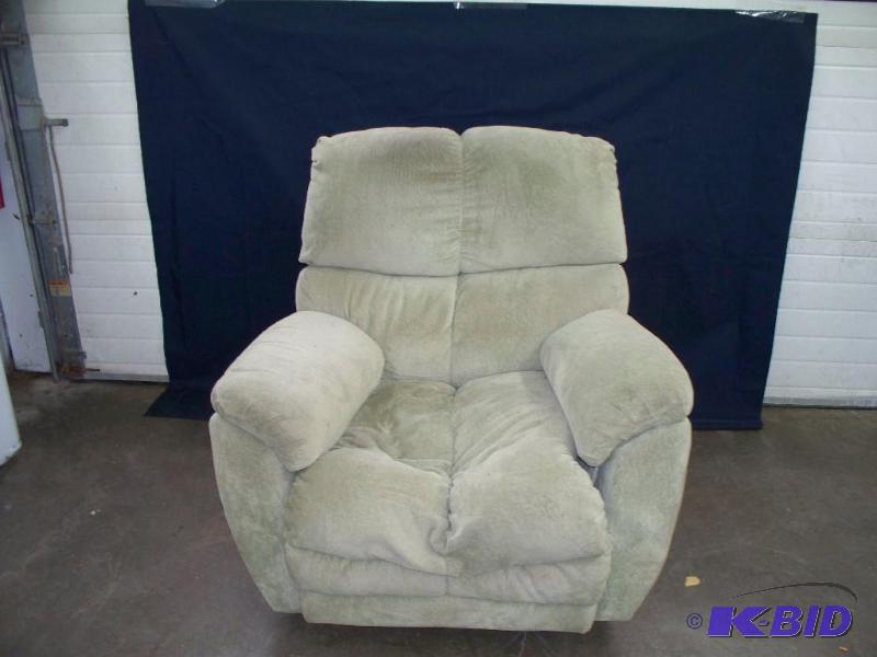 lot 71 image: RECLINER CHAIR...