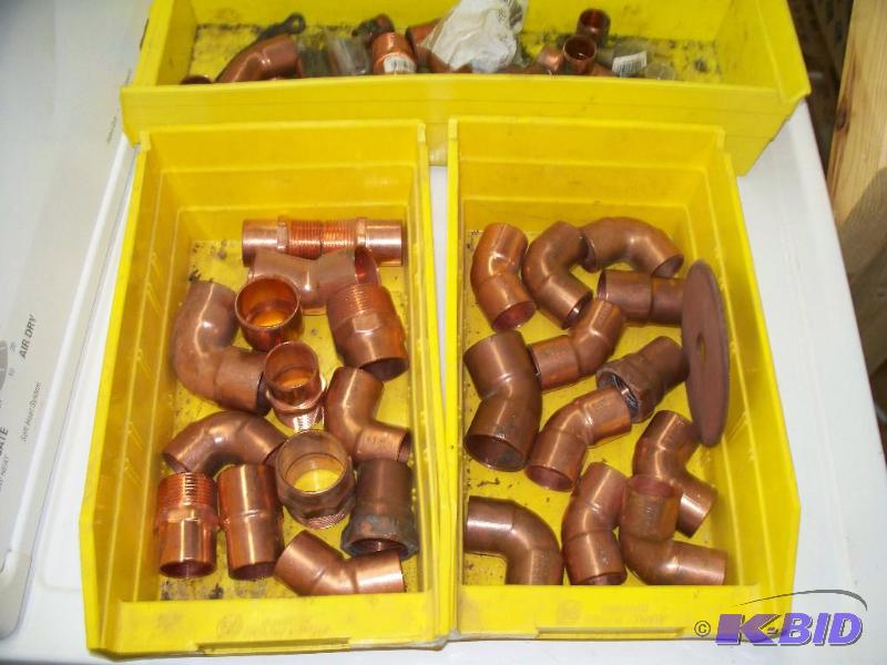 lot 73 image: BOX OF BRASS FITTINGS...