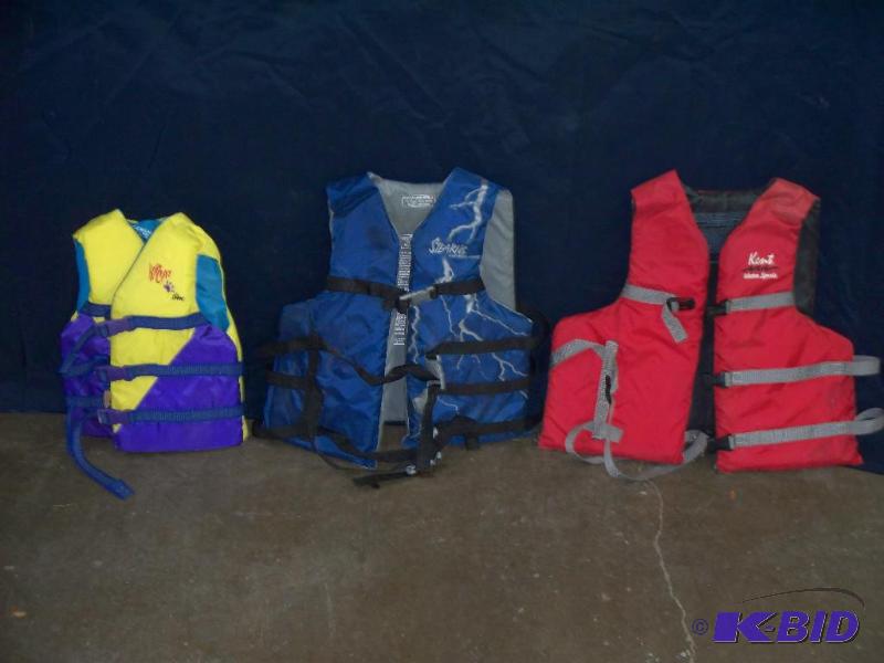 lot 76 image: 3 life jackets...