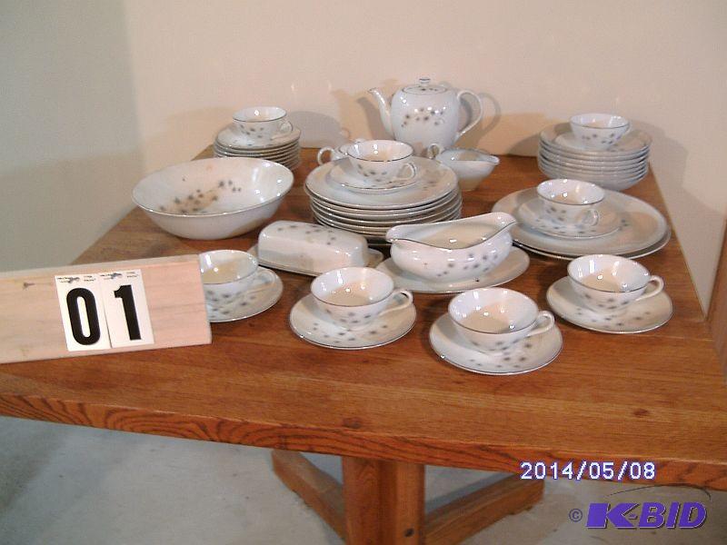 lot 1 image: Creative Fine China - # 1014 Plati...