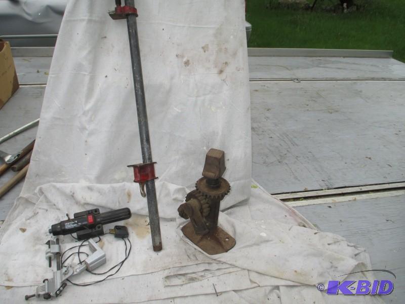 lot 107 image: Old jack, 2 bar clamps (only one pi...
