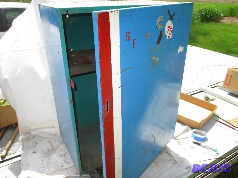 lot 115 image: Metal cabinet for shop...