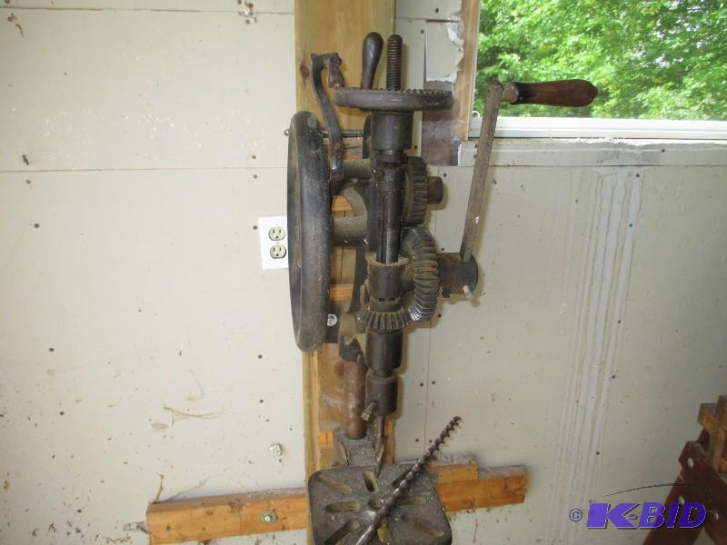 lot 116 image: Antique heavy duty drill press...