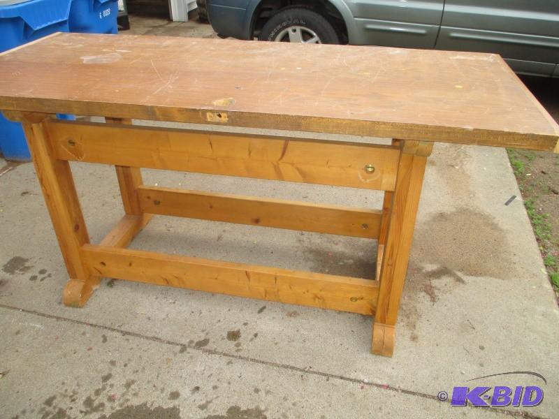 lot 124 image: Heavy duty shop table...