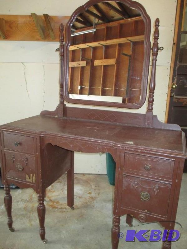 lot 127 image: Antique vanity wmirror...