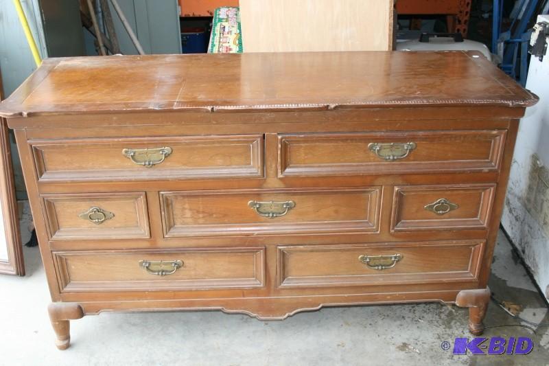 lot 138 image: Antique dresser w mirror approx. ...