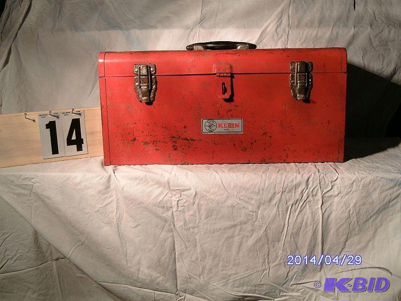 lot 14 image: Klein Metal Toolbox - 8.5&quotD x ...