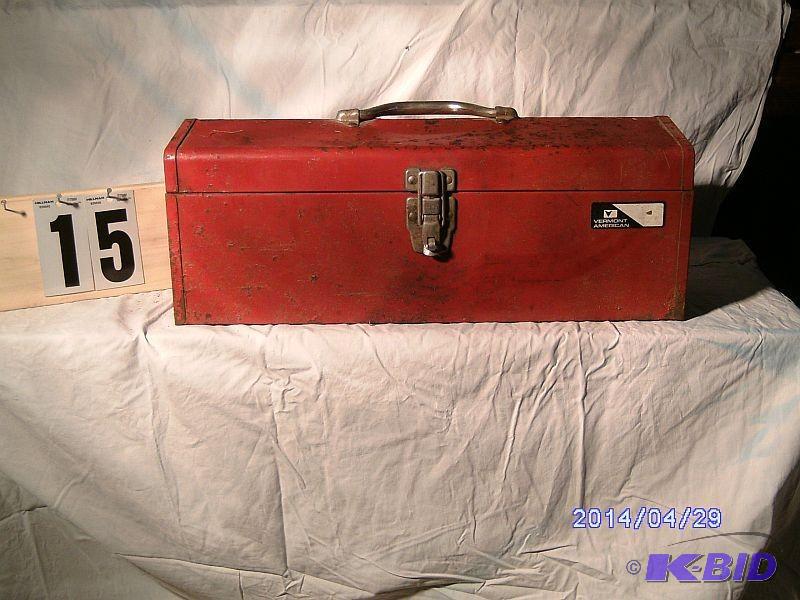 lot 15 image: Vermont American Metal Toolbox - 7&...
