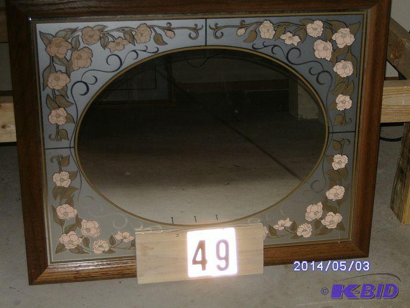 lot 49 image: Mirror with floral pattern - 31&quo...