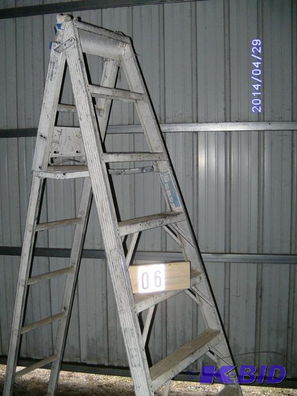 lot 6 image: Aluminum 5-way combination ladder -...