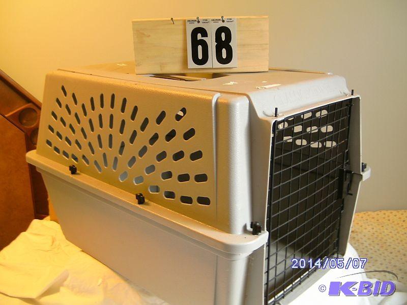 lot 68 image: Pet Carrier - 26&quotL x 18.5"...
