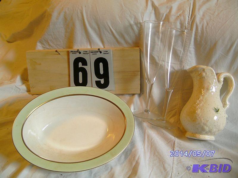 lot 69 image: Kitchen Misc. - Oval serving bowl 1...