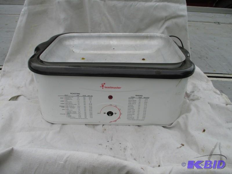 lot 82 image: Toastmaster roasting pan, knob miss...