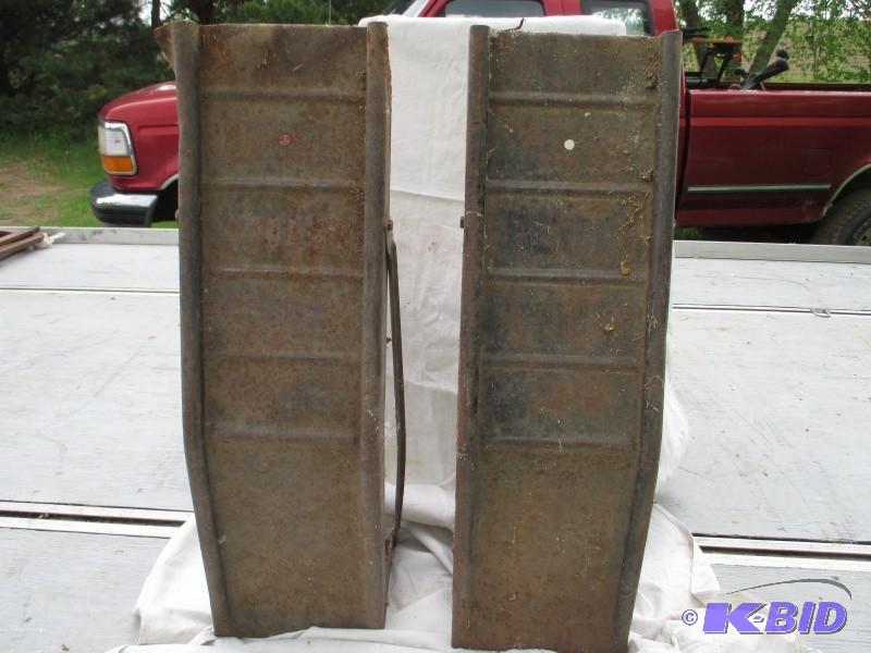 lot 84 image: 2 metal car ramps...