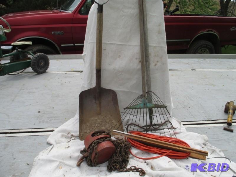 lot 89 image: Chain hoist, extension cord, rakes ...