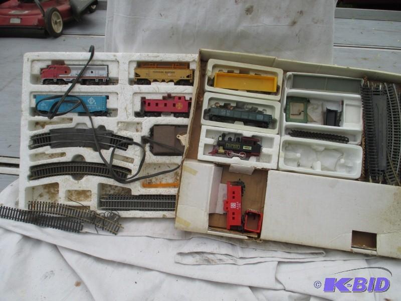lot 95 image: Antique electric train set, not tes...