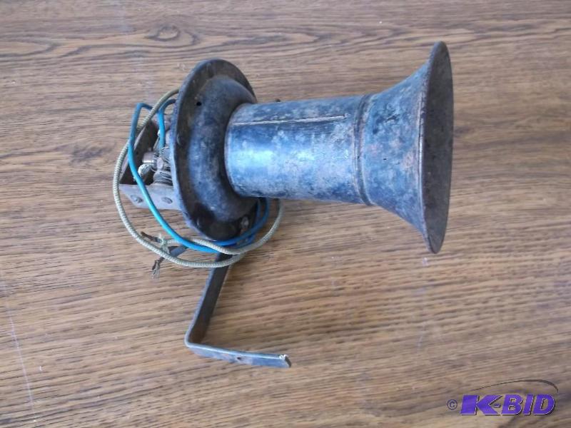 Vintage 6 volt car horn appears in ...