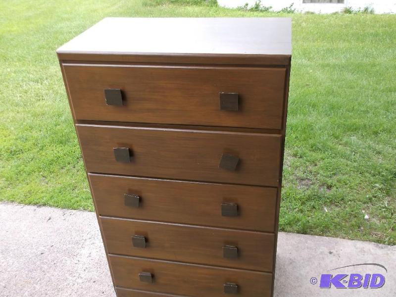 Solid wood 5 drawer dresser in grea...
