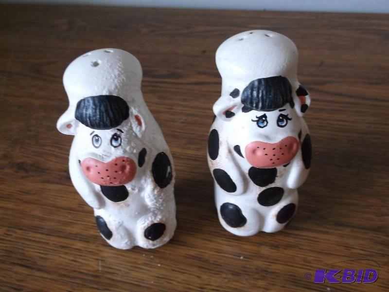 Cute cow salt an pepper shakers app...