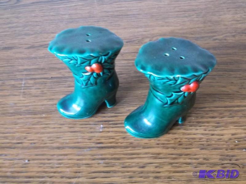 Cute christmas boots salt an pepper...