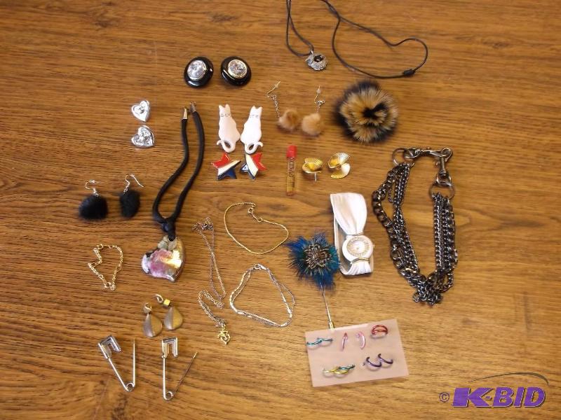 Lot of Jewelry Earrings,Necklaces,B...