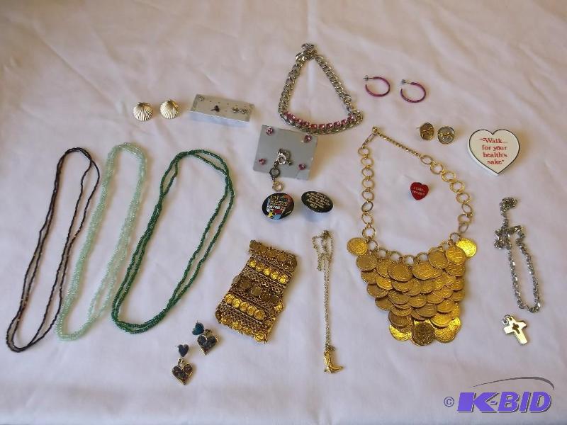 Lot of Jewelry Necklaces,Earrings,B...