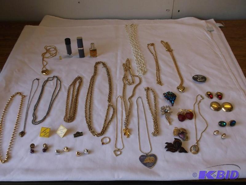 Large lot of Jewelry Necklaces,vint...
