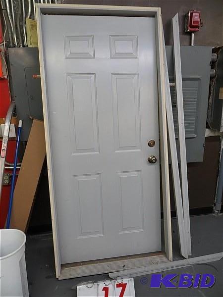lot 17 image: 20 minute Fire Door with casing. 3 ...