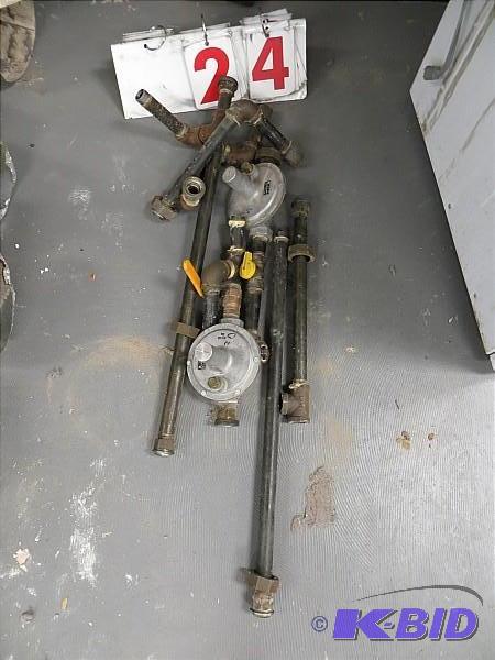 lot 24 image: Lot of gas valves and gas line.&nbs...