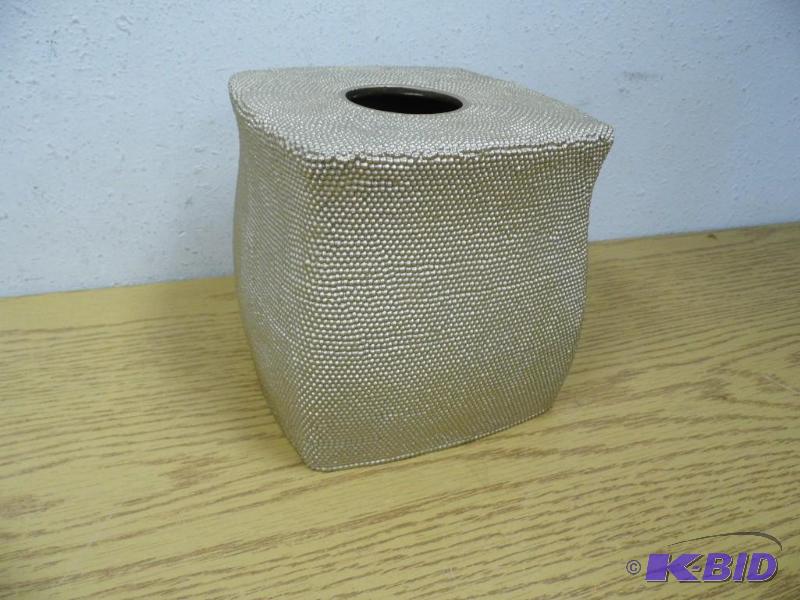 lot 2 image: Tissue Box Cover