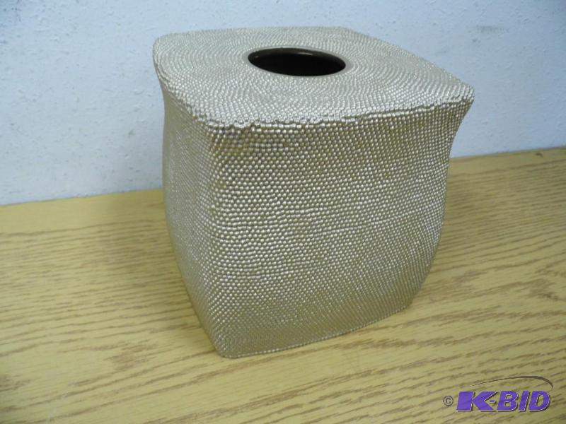 lot 3 image: Tissue Box Cover
