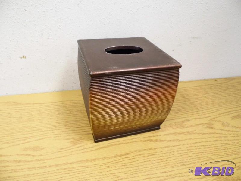 lot 4 image: Tissue Box Cover