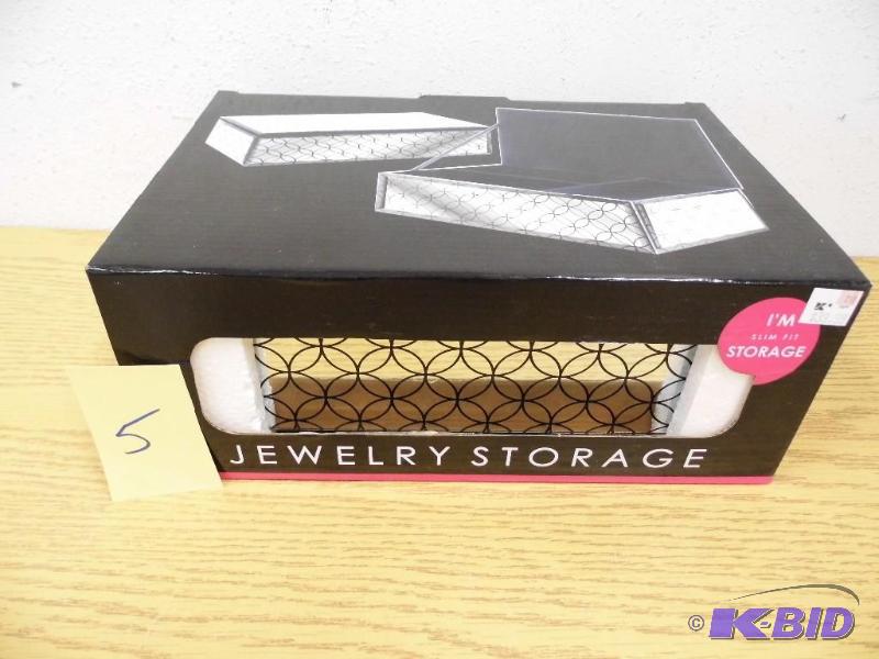 lot 5 image: Jewelry Storage Box