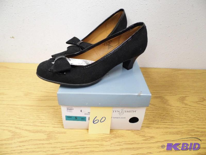 lot 60 image: Jaclyn Smith Shoes
