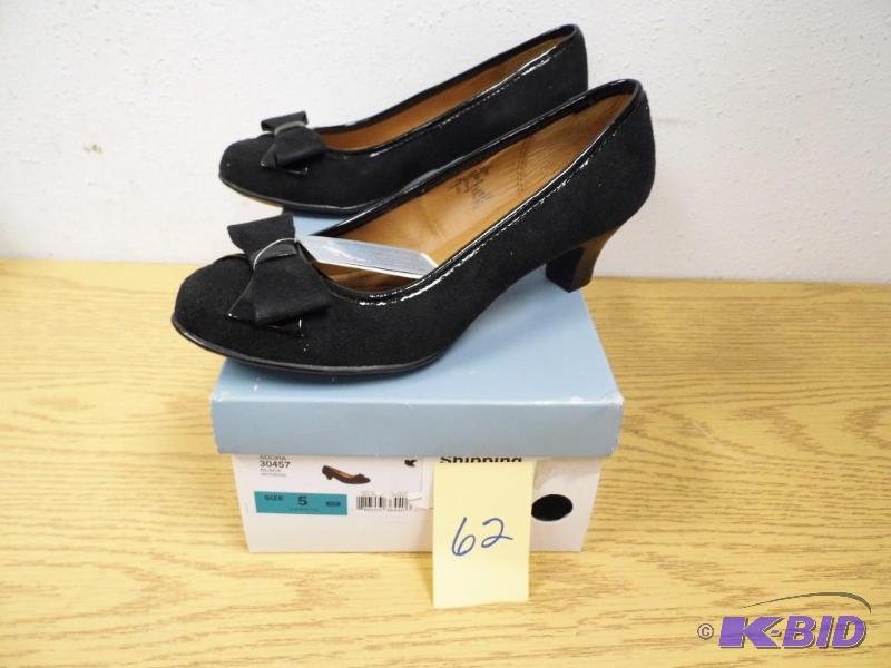 lot 62 image: Jaclyn Smith Shoes