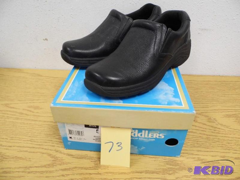 lot 73 image: Cobbie Cuddlers Shoes