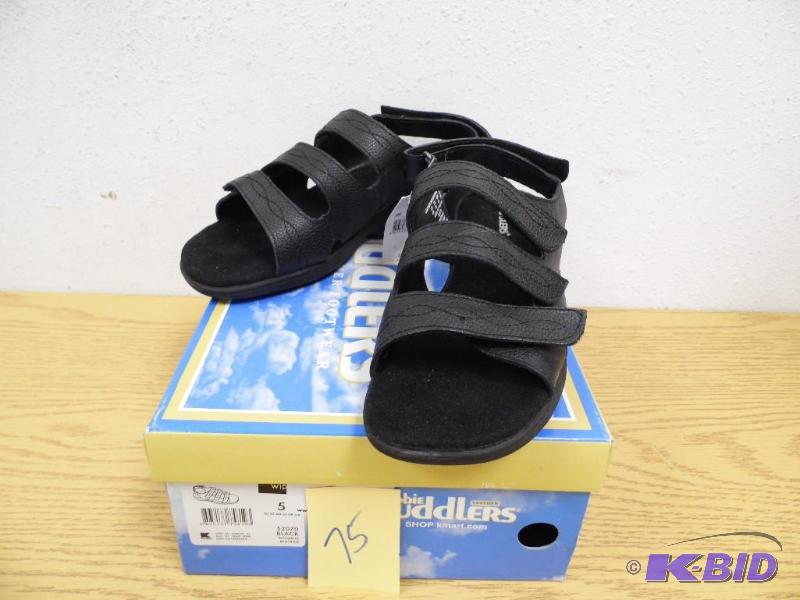 lot 75 image: Cobbie Cuddlers Shoes