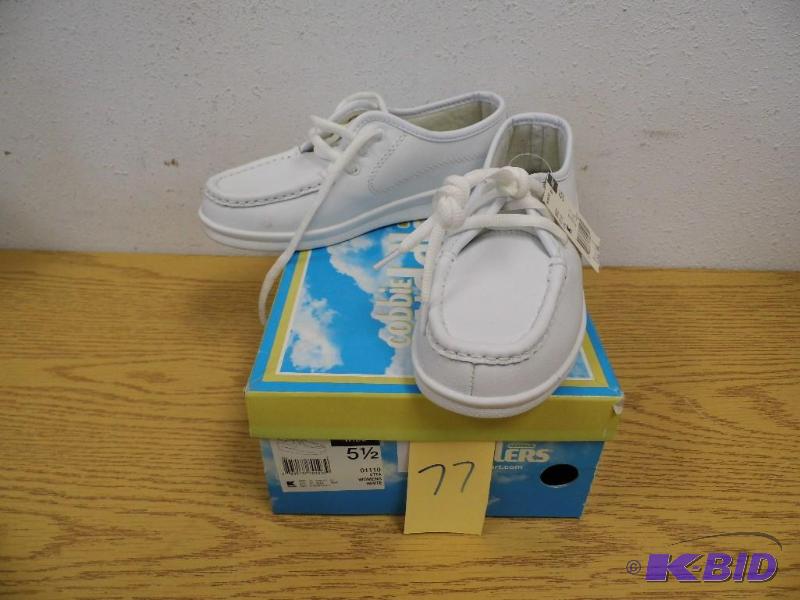 lot 77 image: Cobbie Cuddlers Shoes