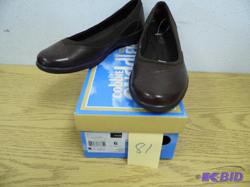 lot 81 image: Cobbie Cuddlers Shoes