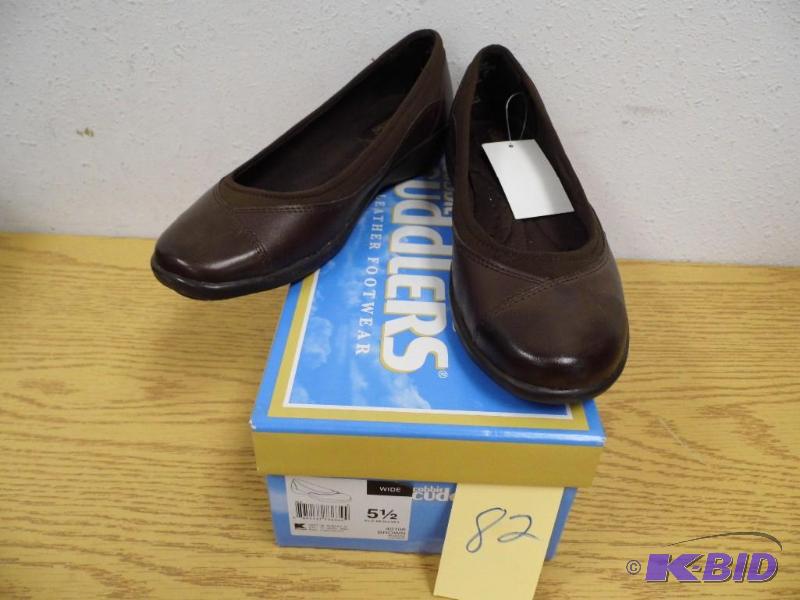 lot 82 image: Cobbie Cuddlers Shoes