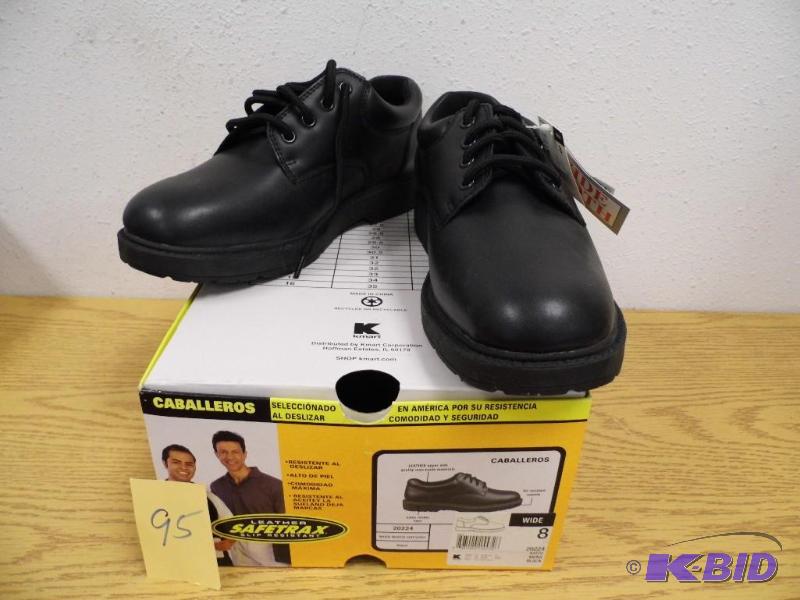 lot 95 image: SafeTrax Slip Resistant Shoes