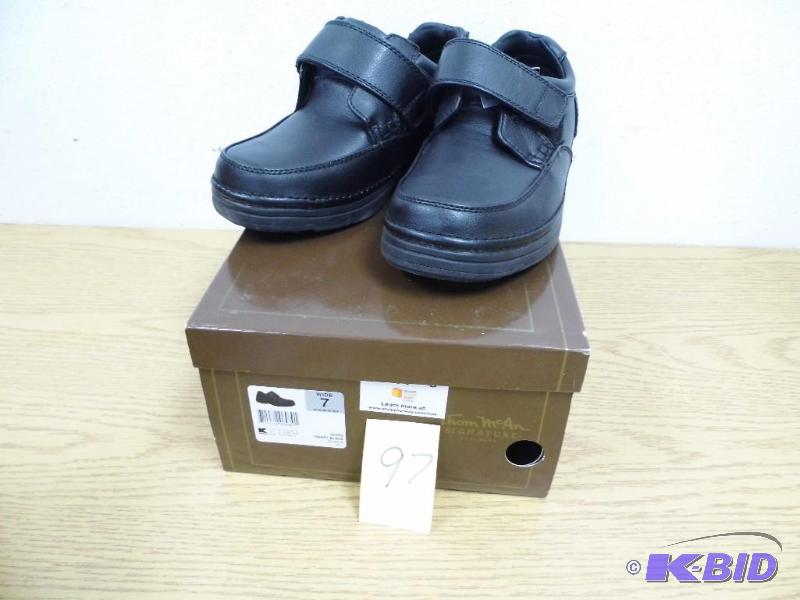 lot 97 image: Thom McAn Shoes