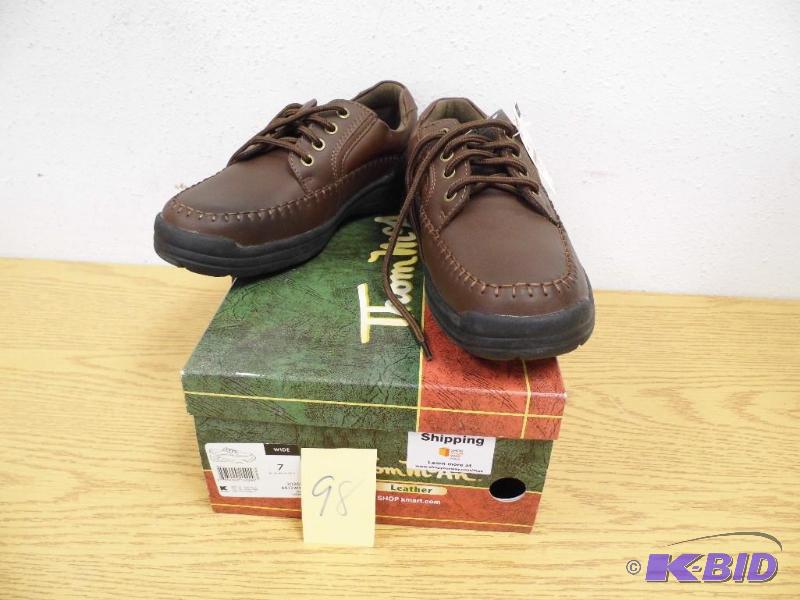 lot 98 image: Thom McAn Shoes